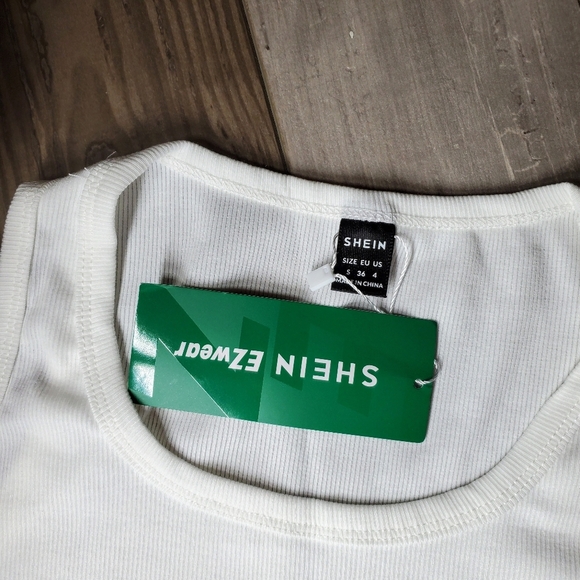 NWT SHEIN EZwear White Ribbed Hawaii Cropped Tank Top Size 4 - Picture 13 of 16